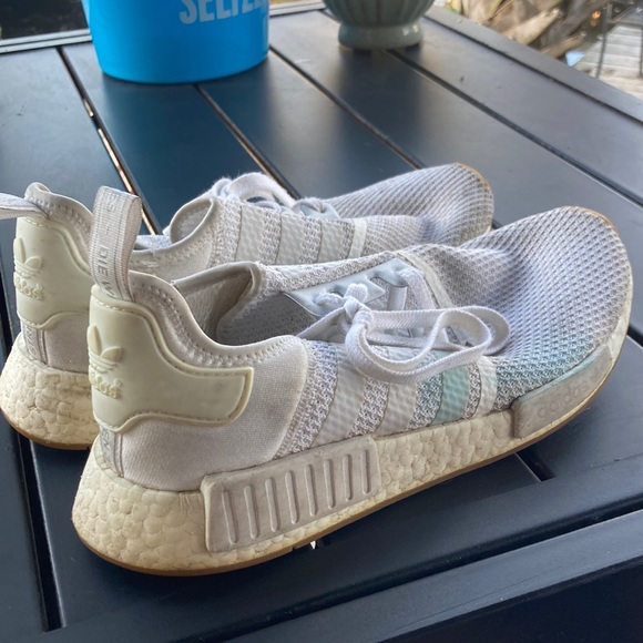 Adidas Shoe 10.5 - Picture 1 of 1